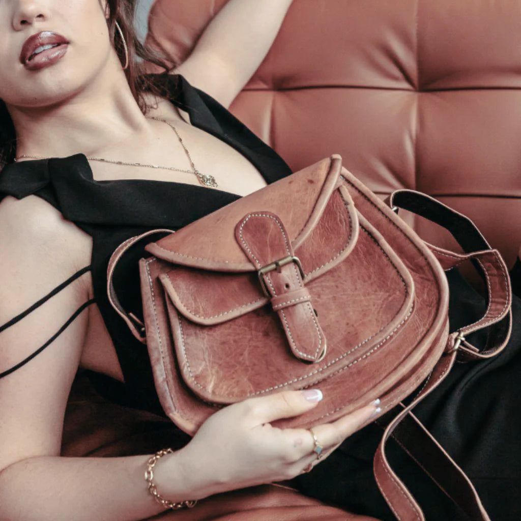Lucy Leather Sling Bag – Handmade 90s-Inspired Everyday Crossbody Tote