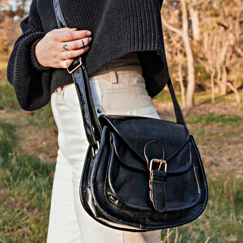 Lucy Leather Sling Bag – Handmade 90s-Inspired Everyday Crossbody Tote