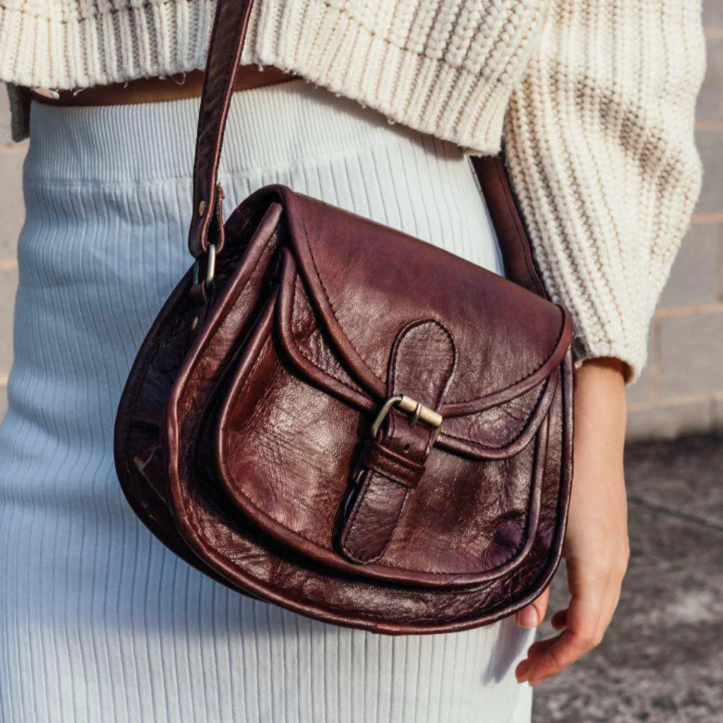 Lucy Leather Sling Bag – Handmade 90s-Inspired Everyday Crossbody Tote