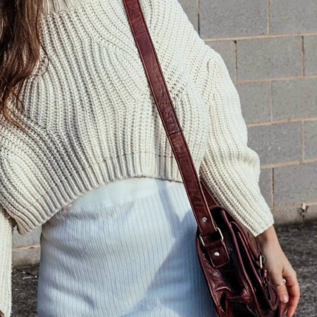 Lucy Leather Sling Bag – Handmade 90s-Inspired Everyday Crossbody Tote