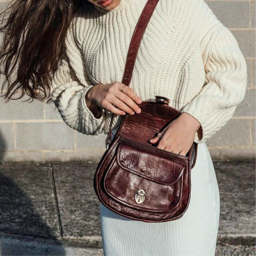Lucy Leather Sling Bag – Handmade 90s-Inspired Everyday Crossbody Tote