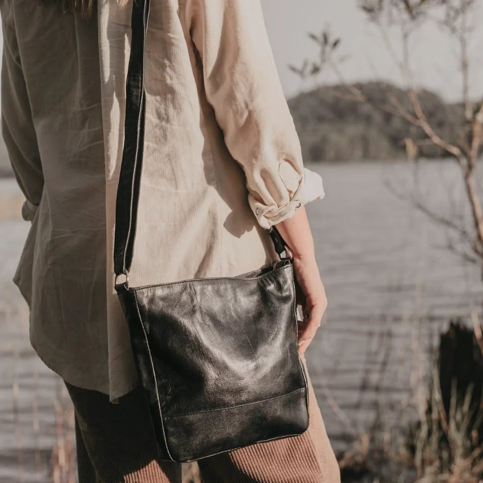 Nomadic Leather Crossbody Shoulder Bag for Women – Handmade Vegetable-Tanned Leathe