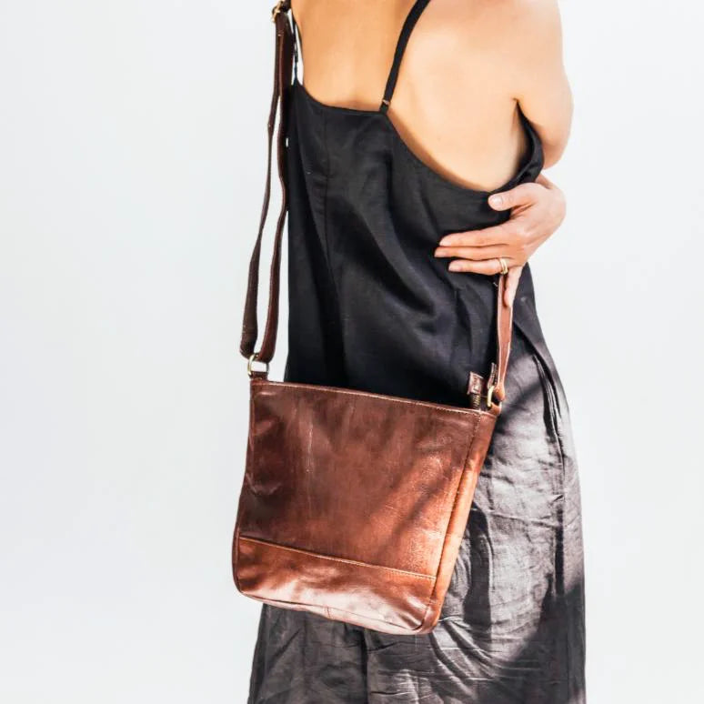 Nomadic Leather Crossbody Shoulder Bag for Women – Handmade Vegetable-Tanned Leathe