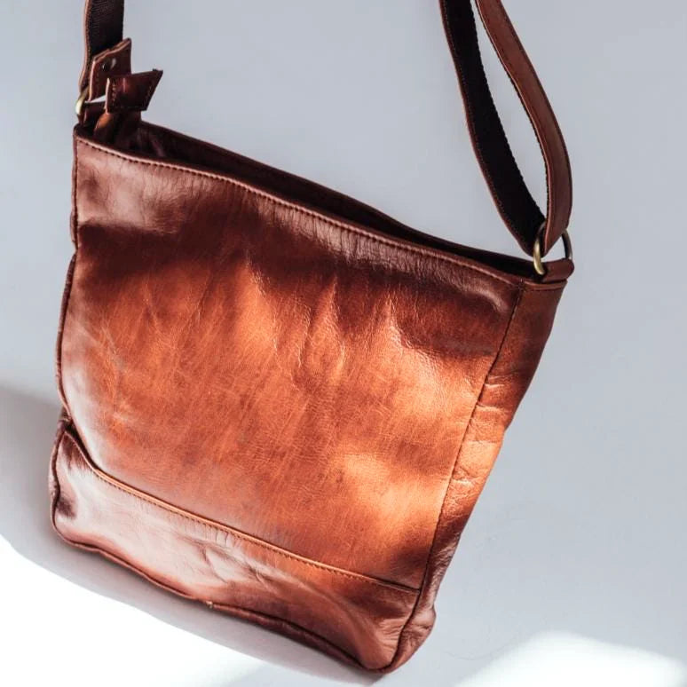Nomadic Leather Crossbody Shoulder Bag for Women – Handmade Vegetable-Tanned Leathe